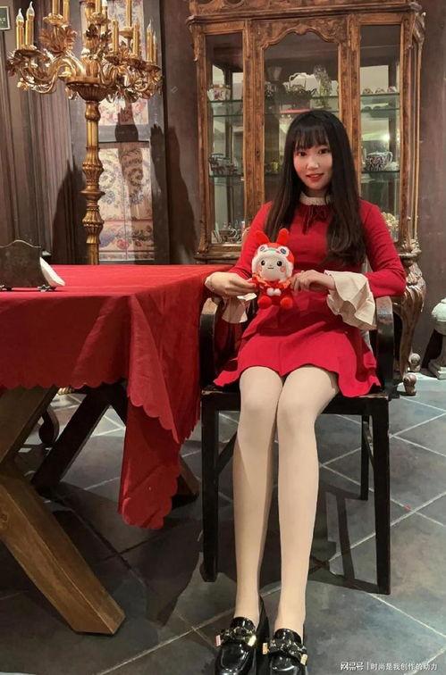 红裙丝袜,时尚诱惑的完美演绎